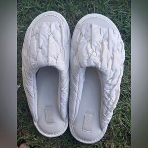 Skims slippers (size 9)